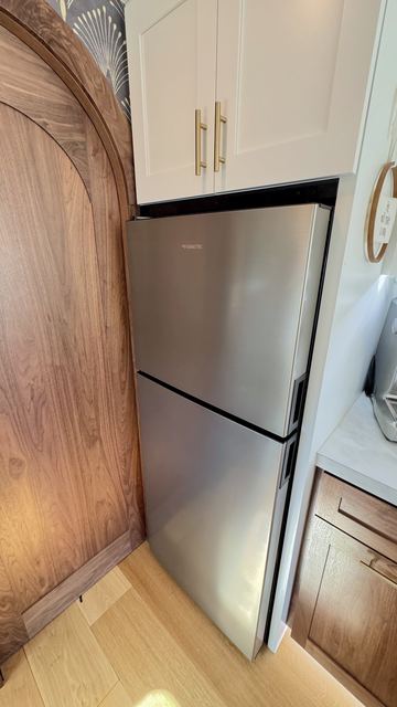 The 10 cubic foot 12V fridge