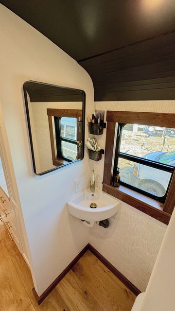 Bathroom sink and mirror